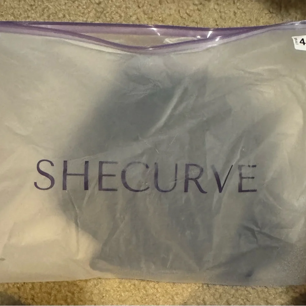Black SheCurve bra - Picture 8 of 9